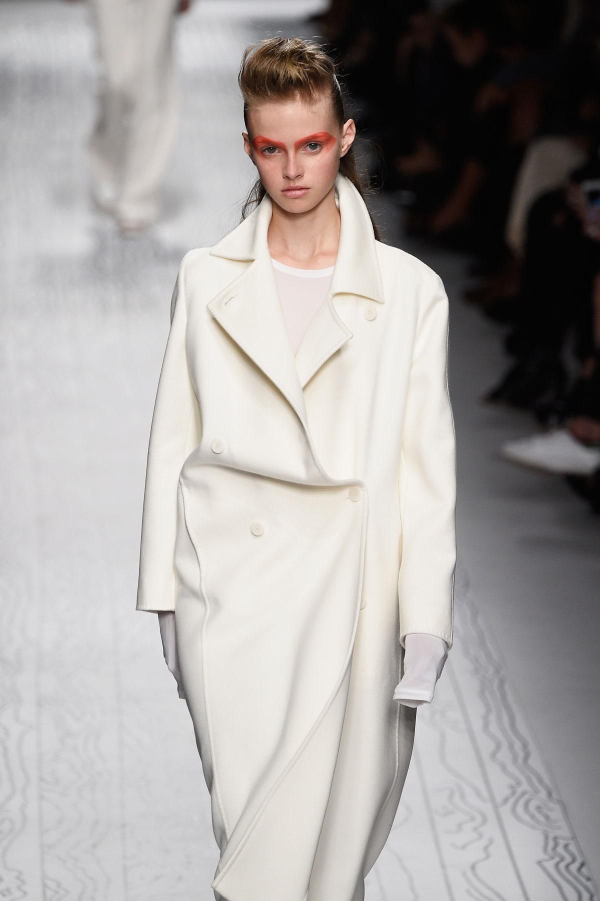 MFW: Max Mara Primavera/Verano 2016, chaqueta blanca