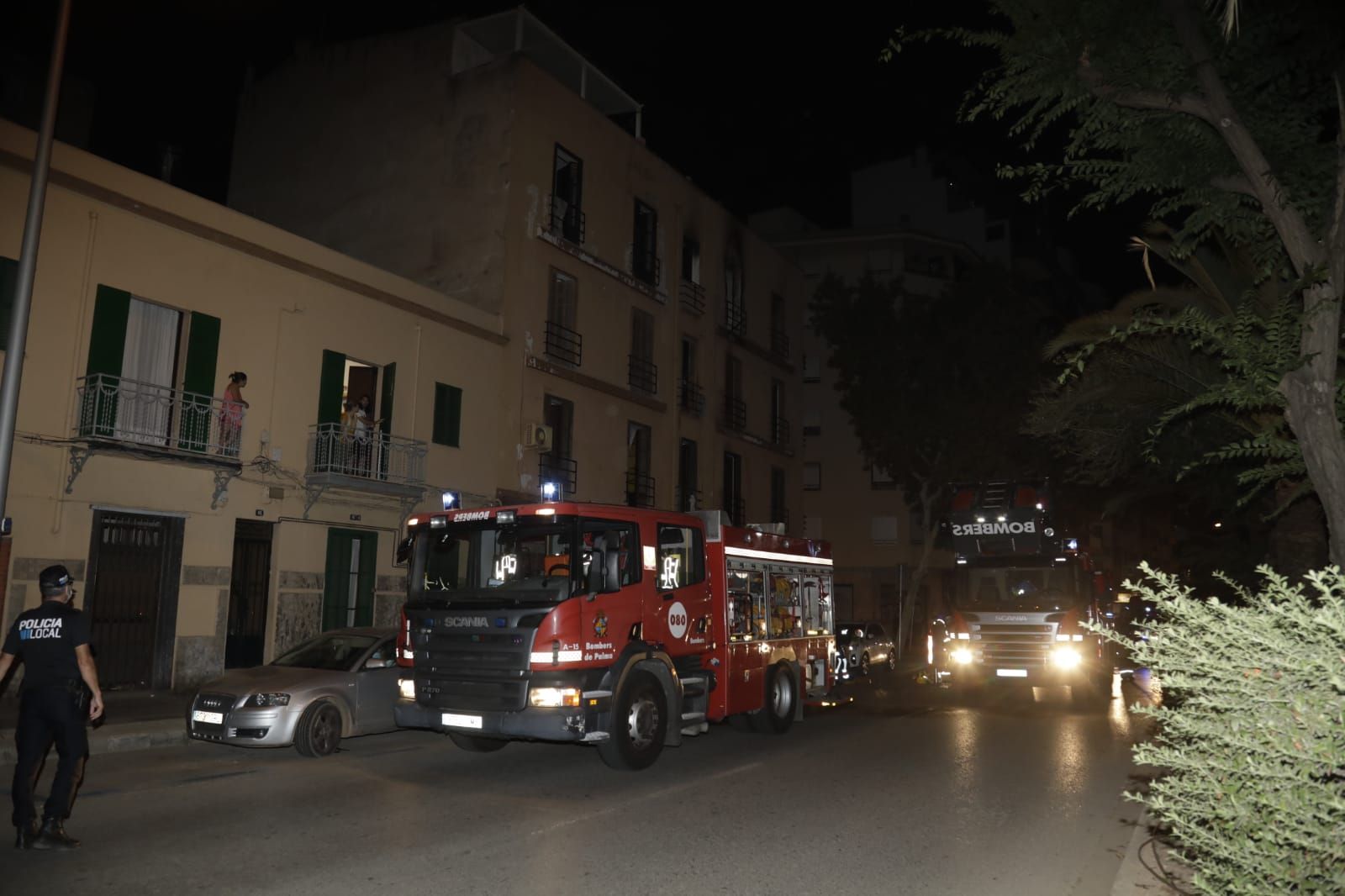 Arde un edificio okupado de la calle Manacor, en Palma