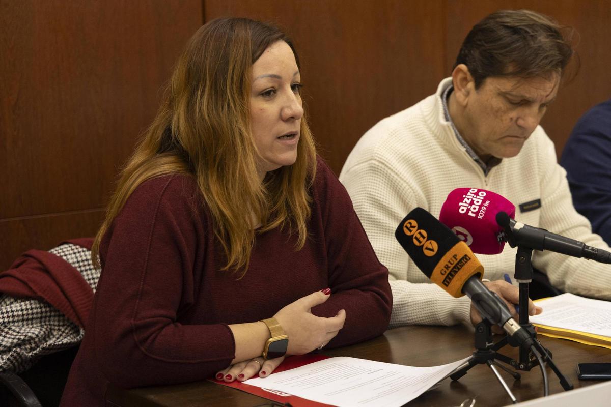La portavoz del PSPV, Gemma Alós, y el alcalde de Alzira, Alfons Domínguez, en una imagen de archivo.