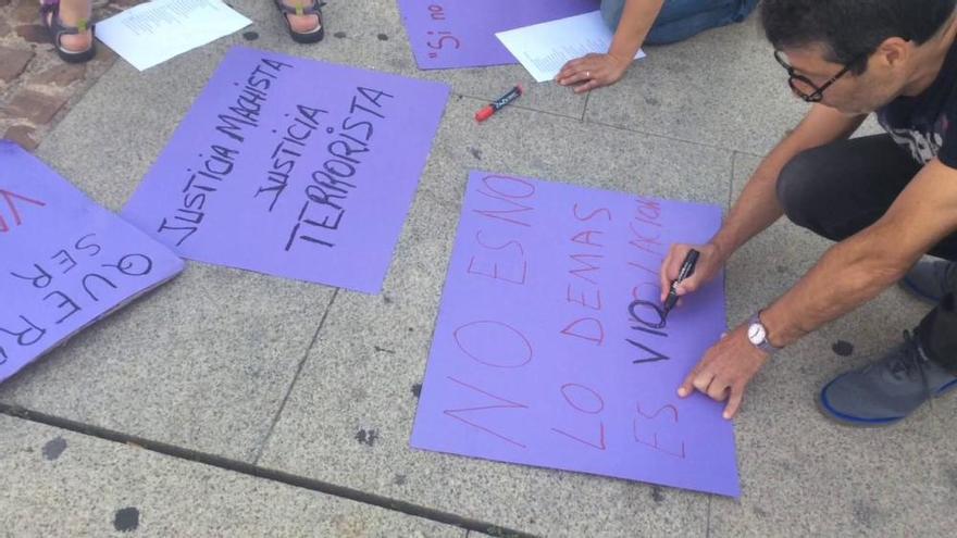 Manifestación contra la libertad de los miembros de La Manada