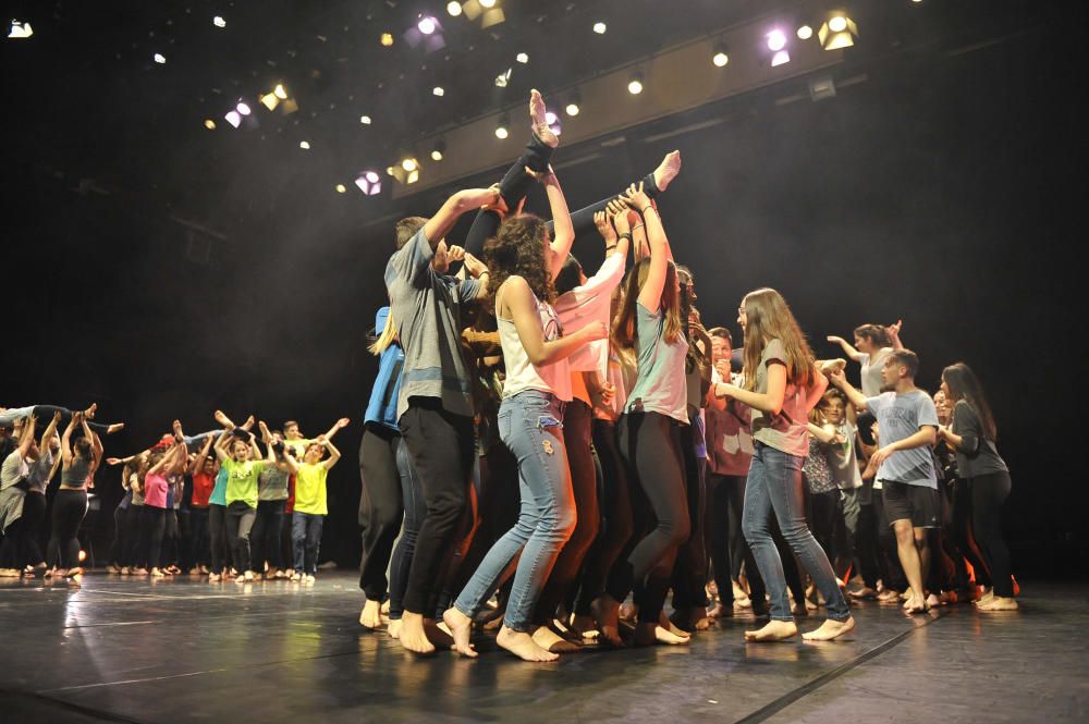 350 alumnes d''ESO ballen al Fem Dansa!