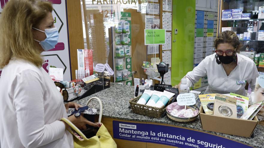 Sanidad recomienda usar mascarilla y teletrabajar si se tienen síntomas ante el repunte de covid y gripe