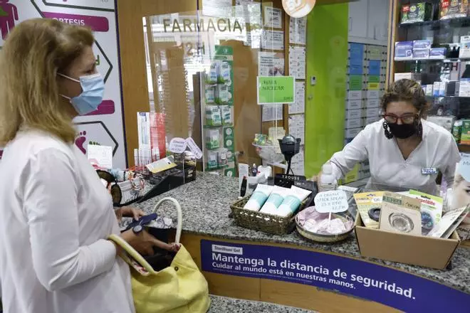 Sanidad recomienda usar mascarilla y teletrabajar si se tienen síntomas ante el repunte de covid y gripe