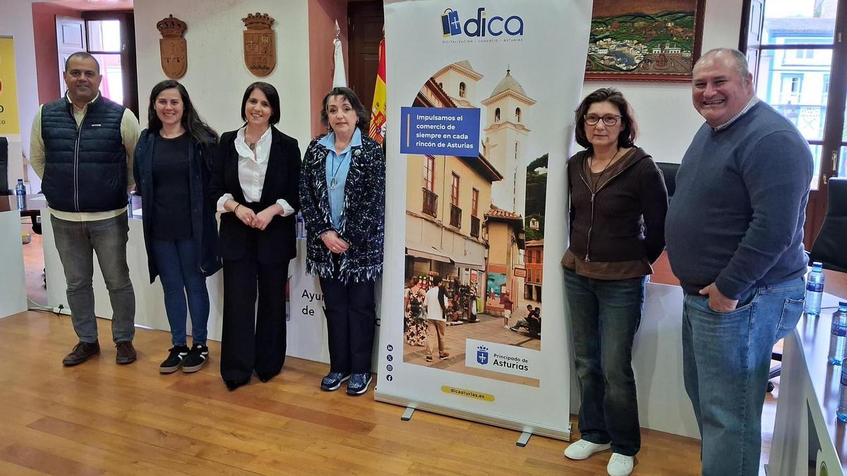 Los participantes en la presentación de Vegadeo.