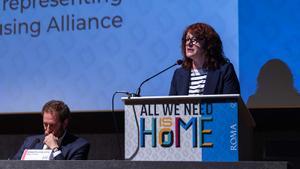 Laia Bonet en la conferencia All we need is home en Roma.