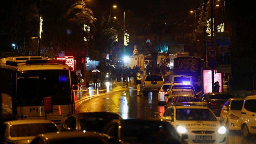 Caza al hombre en Estambul tras la masacre terrorista