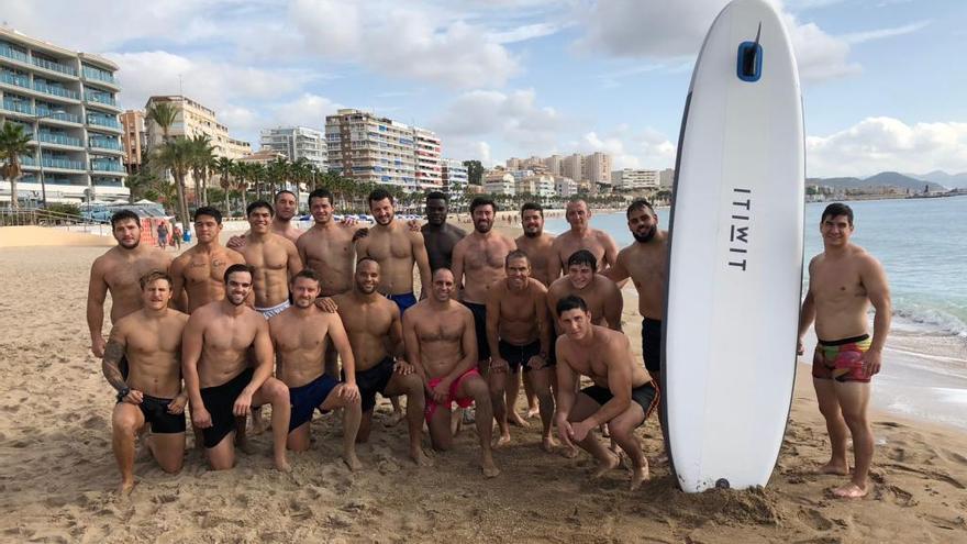 El equipo del CR La Vila, entrenando en la playa.