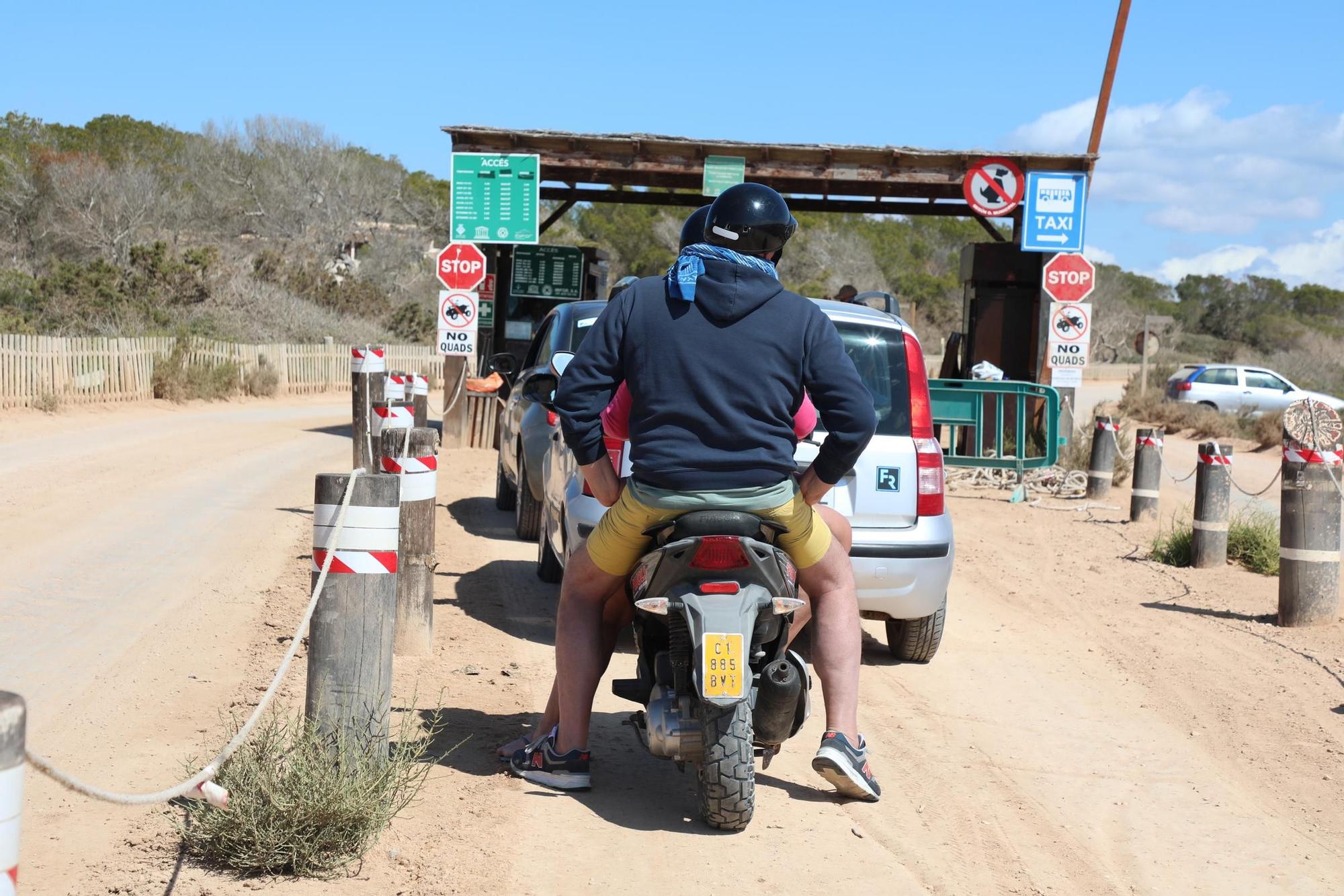 Galería: Control de acceso a ses Illetes y a la playa de Llevant en Formentera