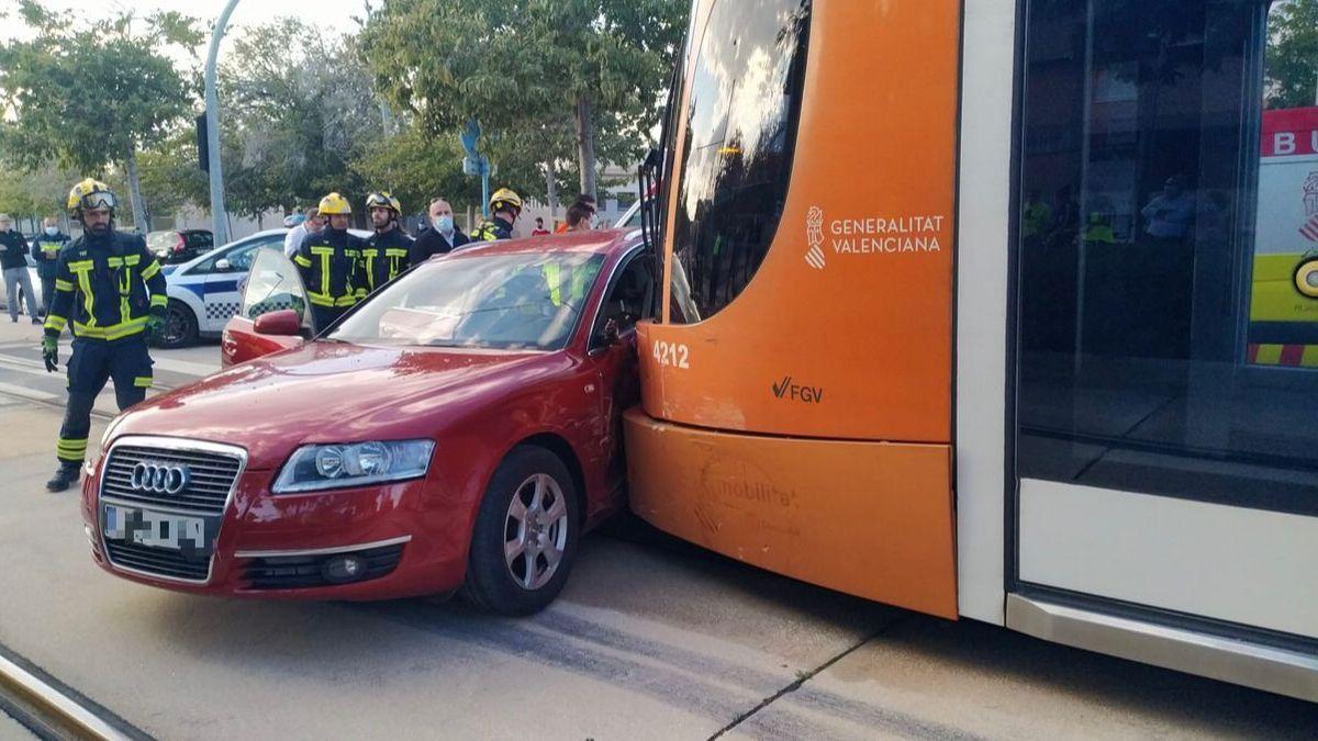 Dos personas han resultado heridas en un accidente en Alicante.