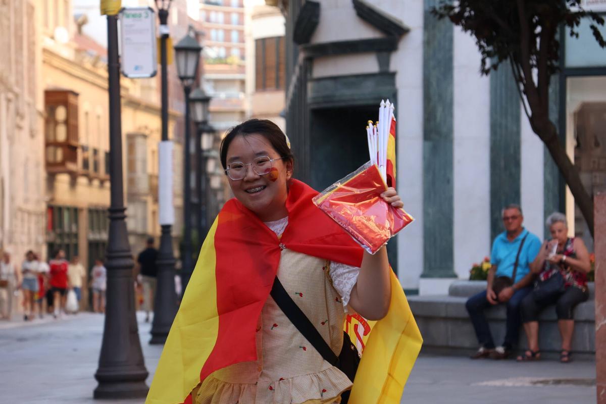 Final del Mundial de fútbol - Aficionados de la selección española ven la final en la Plaza Mayor