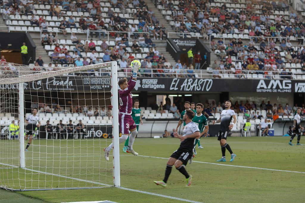 El FC Cartagena 'entierra' al Amorebieta