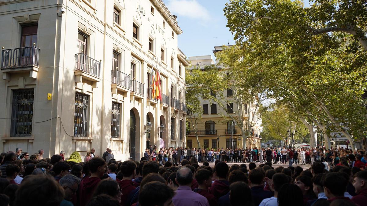Xàtiva guarda un multitudinario minuto de silencio por las víctimas de ...
