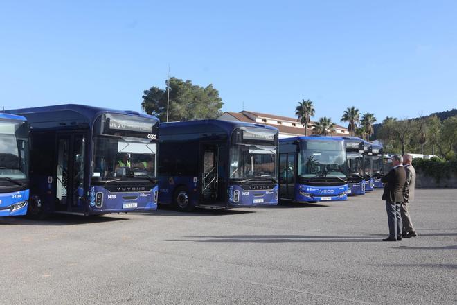 Todas las imágenes de la presentación de los nuevos autobuses de Ibiza