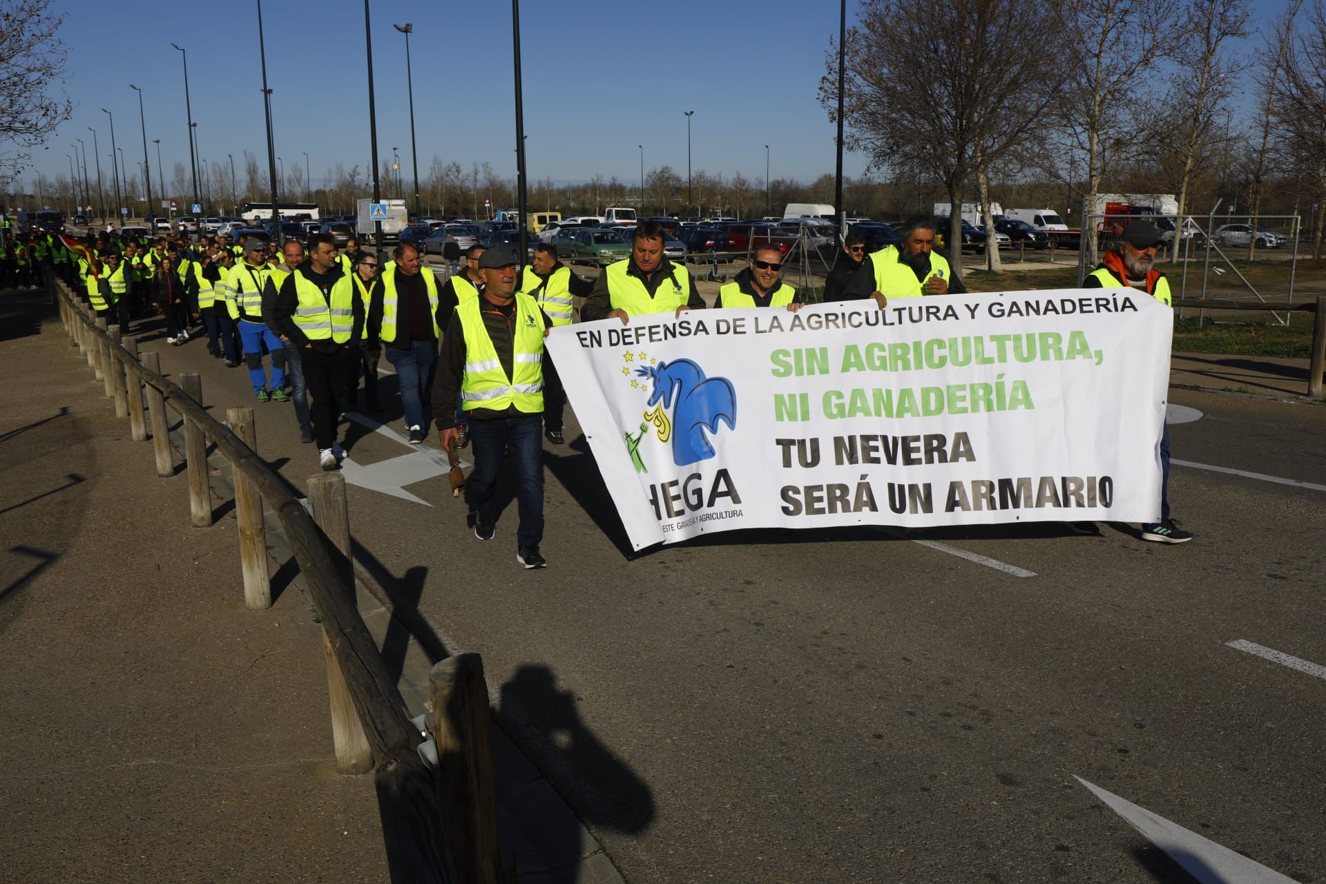 Las protestas de los agricultores llegan a las puertas de La Aljafería