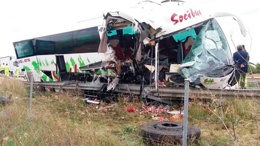 Imagen del autobús siniestrado. / CMM Noticias (www.cmmedia.es/noticias/)