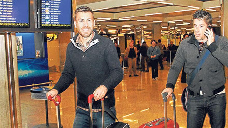 Antonio Luna, sonriente a su llegada ayer al aeropuerto de Palma.