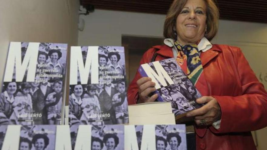 La investigadora Aurora Marco en la presentación de su libro, ayer en A Coruña. / víctor echave