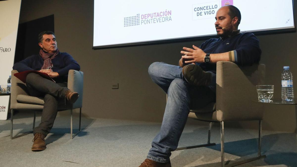 De izquierda a derecha, José Luis Barreiro y Antonio Pampliega, ayer en el Club FARO.