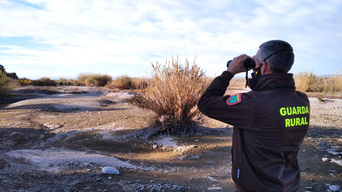 Un Guardia Rural en el entorno de la desembocadura del Millars.