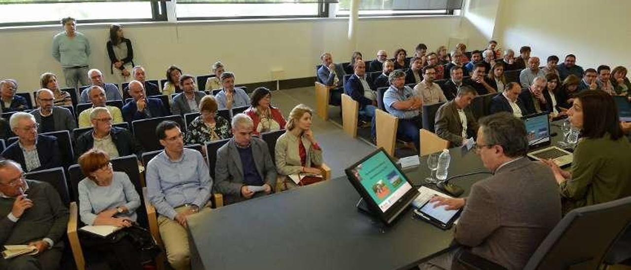 Asistentes a la reunión de Pontevedra con la conselleira. // G.Santos