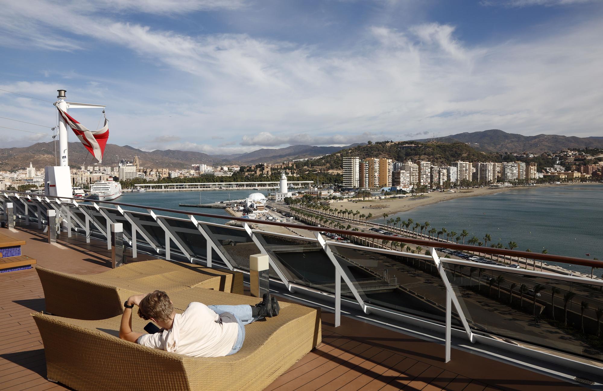 El Puerto de Málaga recibe por primera vez a MSC Meraviglia