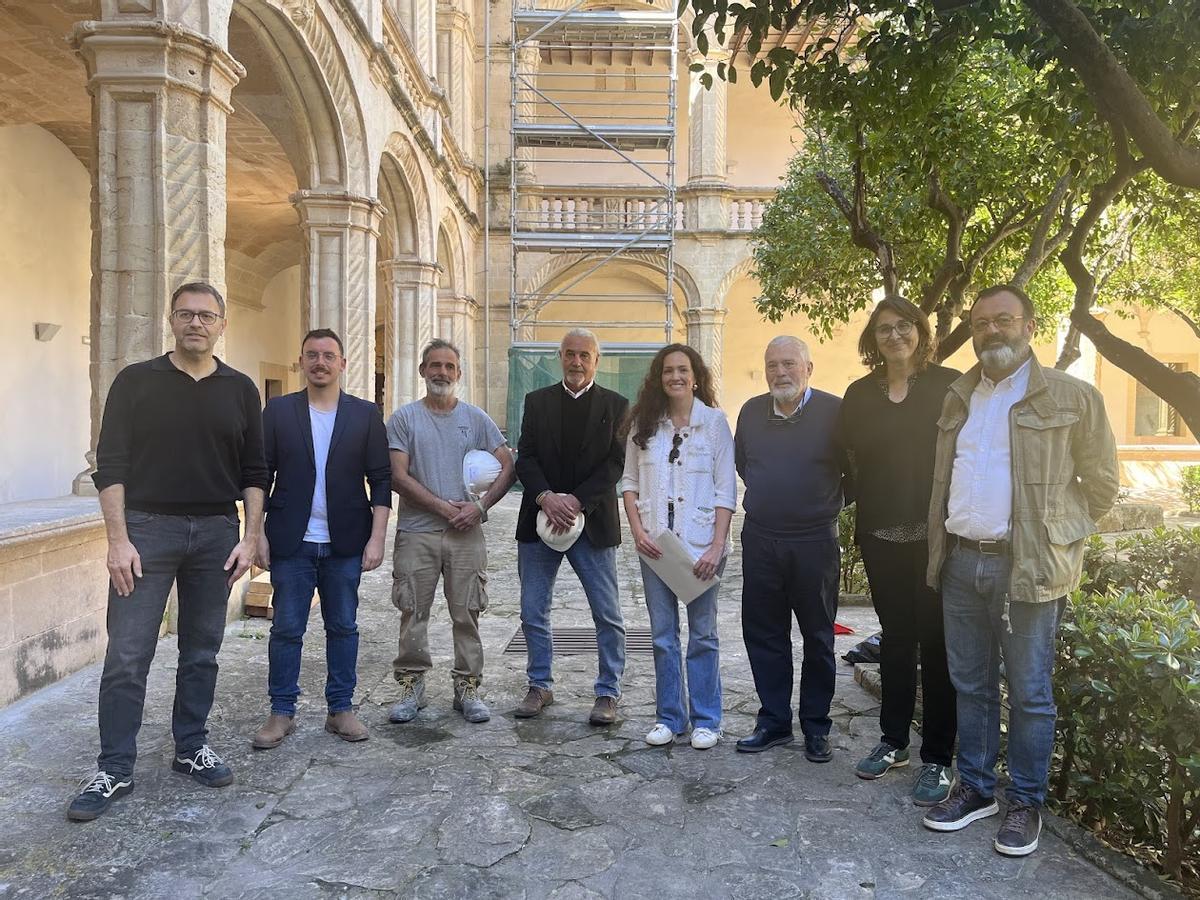 Presentación de las obras en el Claustre.