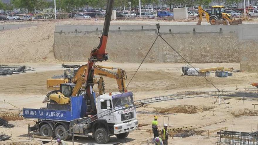 Las obras para la nueva nave logística de Tempe en Elche.