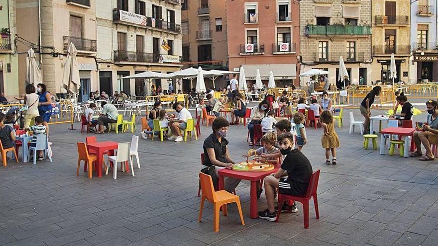 La plaça Major és l&#039;espai per a infants de 3 a 6 anys. A la nit hi ha jocs per a jugadors a partir de 14 anys |