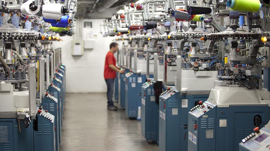 Trabajador en una empresa del sector textil