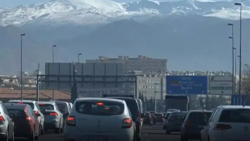 La operación salida de Navidad se produce entre algunas retenciones, pero sin accidentes mortales