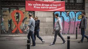 ealos42883220 barcelona 11 04 2017   narcopisos  un grupo de turistas pasa180517215908