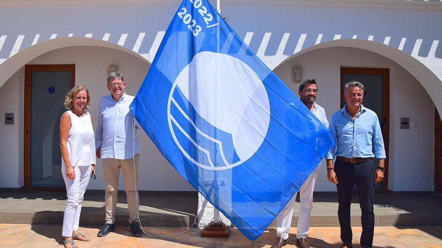 La izada de la bandera azul del Club Náutico de Xàbia