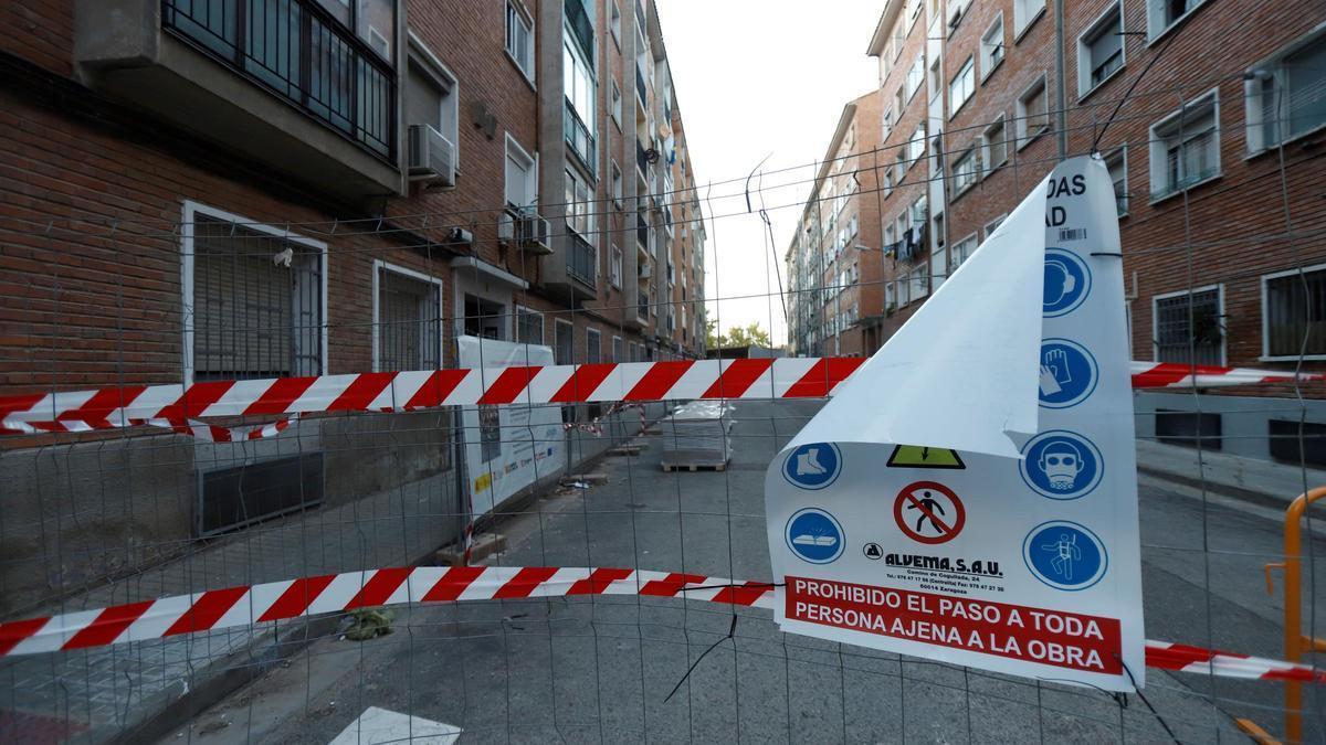 Obras en el grupo sindical Aloy Sala de Zaragoza, en una imagen reciente.