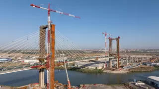 El exdirector de Carreteras dice que la obra del Puente del Centenario se tramitó de emergencia por el "grave riesgo"