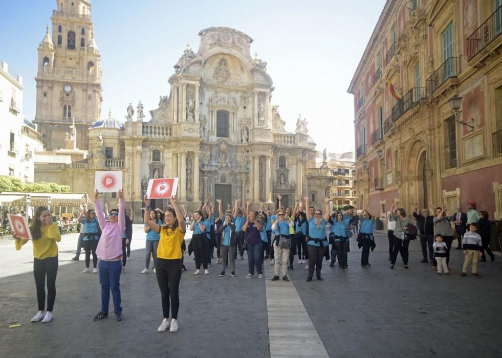 Flashmob en Belluga al ritmo de Abba