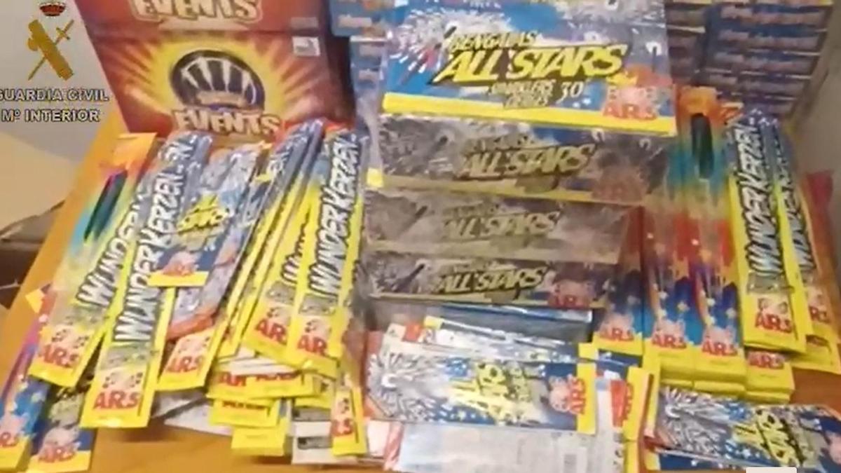 La Guardia Civil interviene en almacenes más de 240.000 artificios pirotécnicos