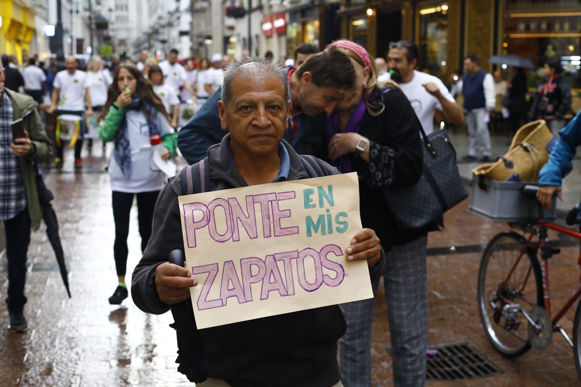 Una batucada por las personas sin hogar toma el centro de Zaragoza