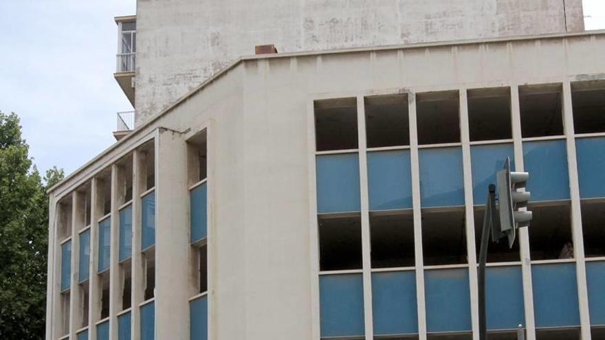 El antiguo edificio de la ONCE en el Paseo pasará a la historia en junio