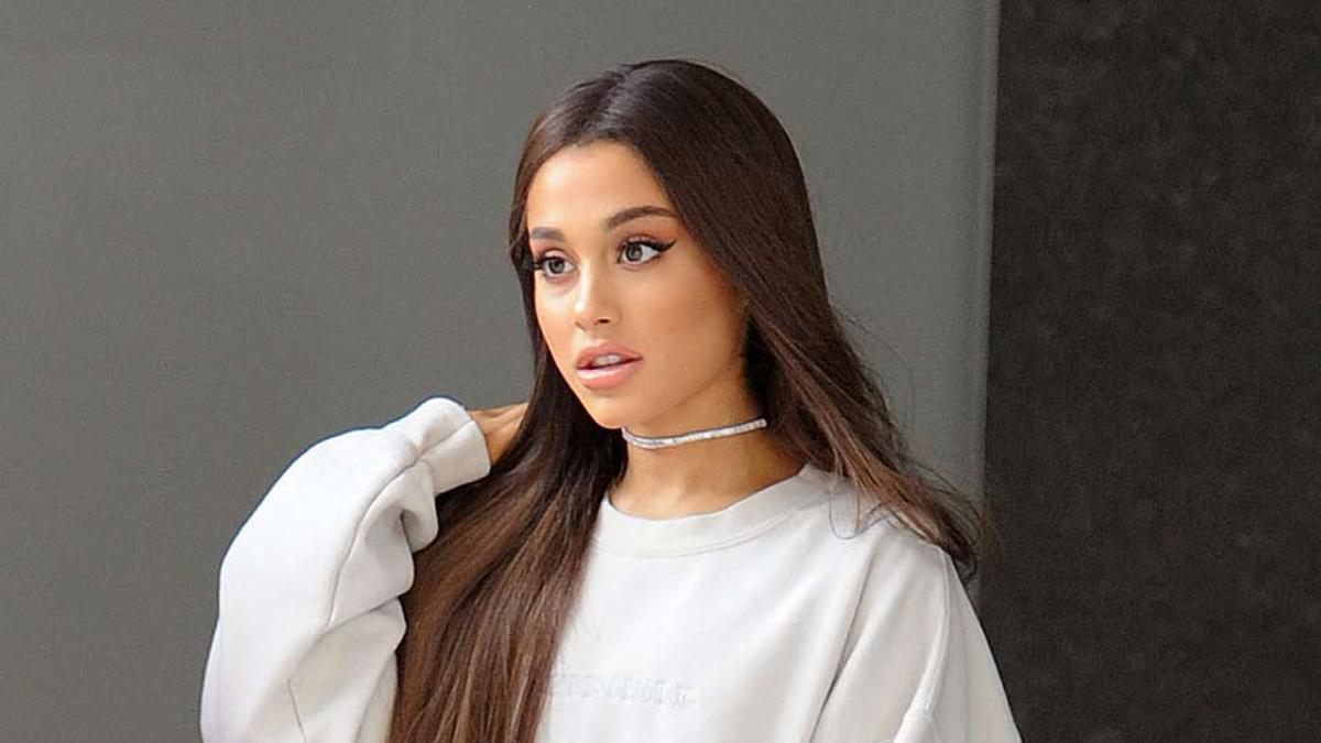 Ariana Grande paseando por las calles de Nueva York
