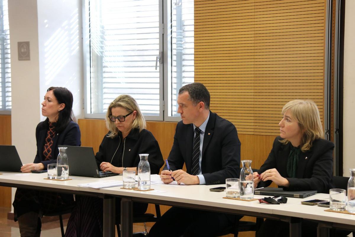 El conseller Òscar Ordeig es reuneix amb els pagesos en una Taula Agrària convocada d'urgència per abordar l'acord amb Mercosur.