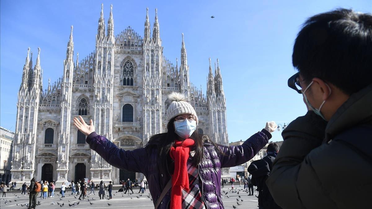 zentauroepp52463136 milan  italy   24 02 2020   a tourist from taiwan wearing a 200224201559