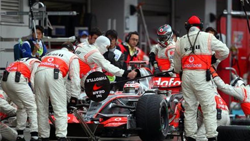 Ecclestone dice que le gustaría que Alonso y Hamilton chocasen en la última vuelta