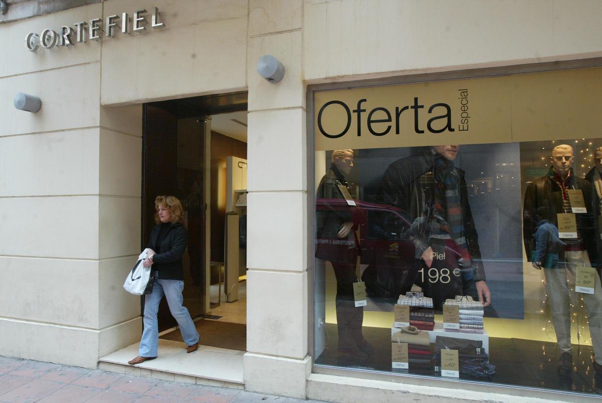 Imagen de archivo del local que la firma Cortefiel tiene en el centro de Castelló.