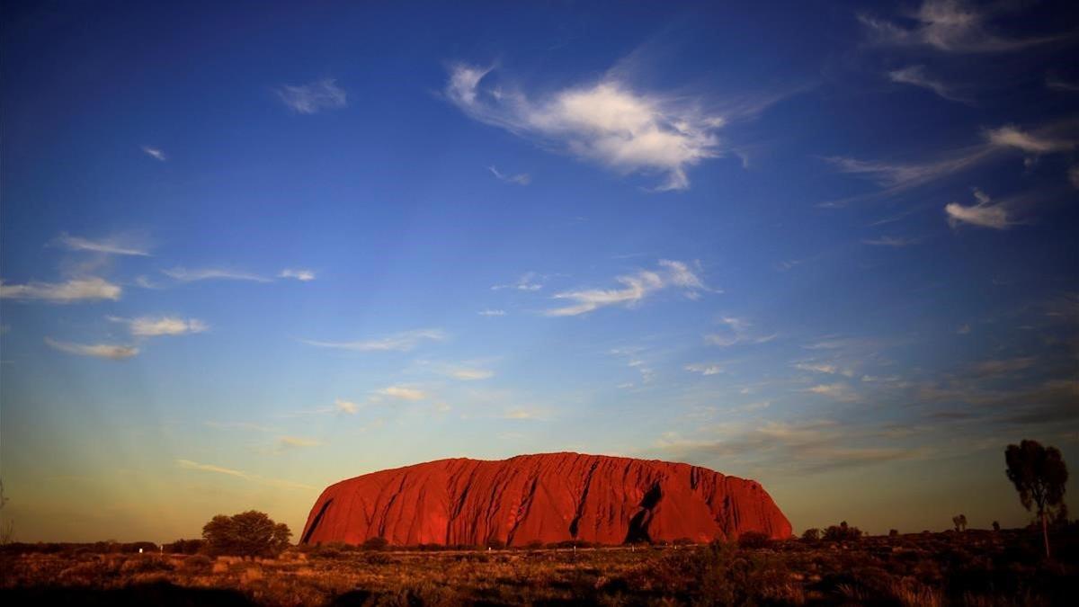 Imagen de archivo del monte Uluru de Australia.