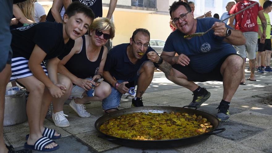 El concurso de paellas y el desfile final ponen el broche a Sant Pere