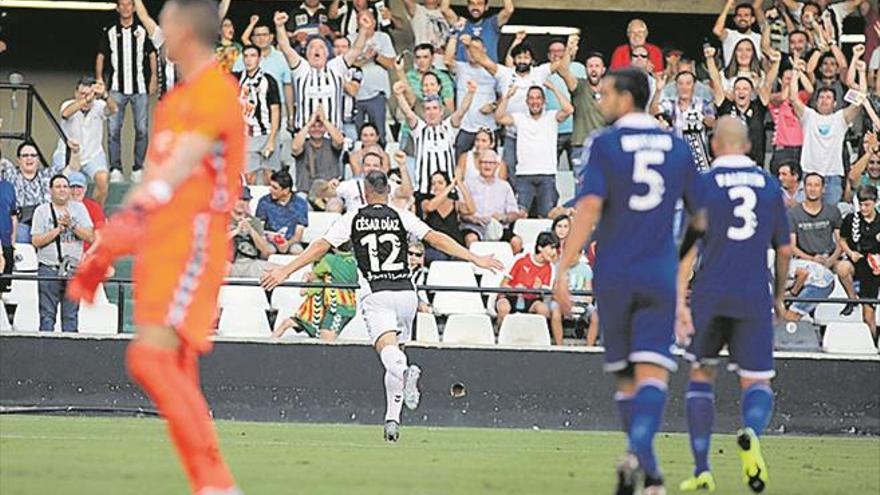 Cubillas y César Díaz ponen al Castellón en las alturas