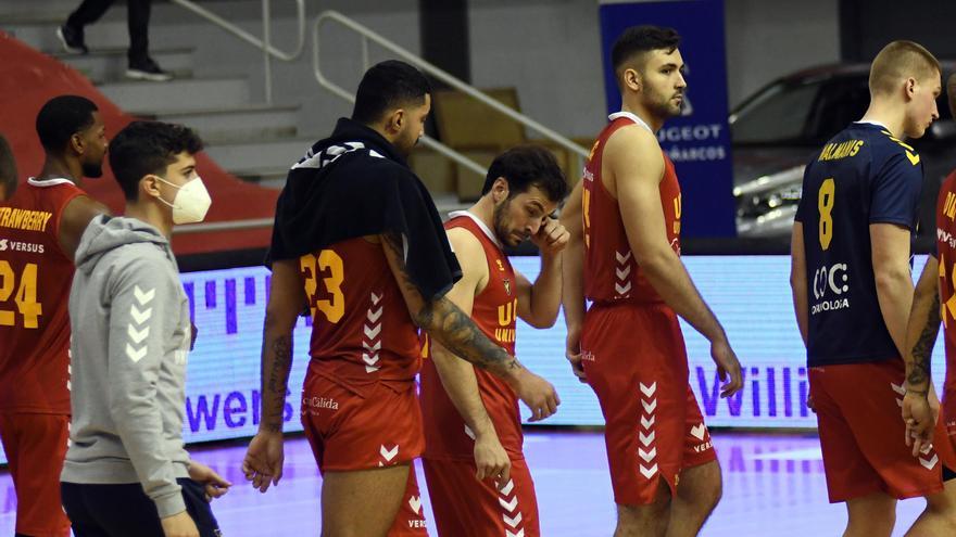 La plantilla del UCAM durante un partido esta temporada.