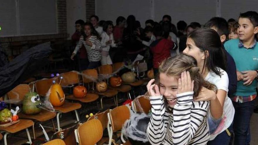 Los profesores dieron algún que otro susto a los alumnos en el Pérez Viondi. //Bernabé/Javier Lalín