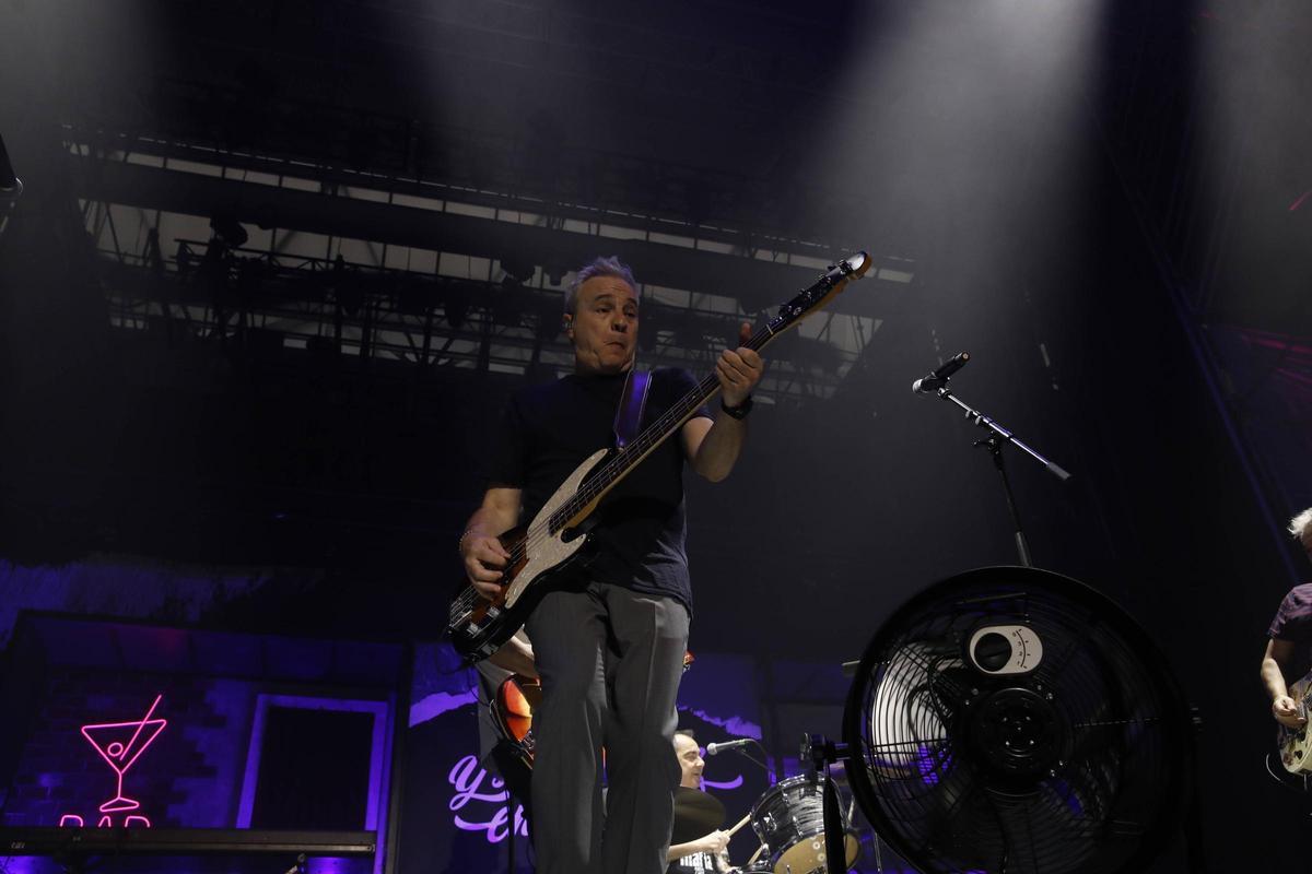 Hombres G desbordan Gijón con su concierto Hombres G desbordan Gijón con su concierto