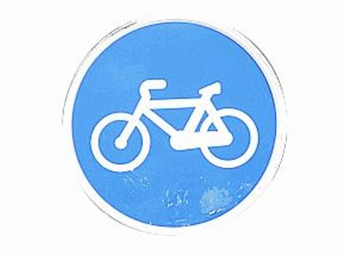 A la foto superior, Méndez Núñez, amb un carril de bicicletes protegit a la calçada.Al centre, la Gran Via de Carles III, amb un carril bici que connecta la plaça de Daniel Dalmasesamb l’avinguda Madrid.A sota, Marina, amb un carril bidireccional. A la foto superior, Méndez Núñez, amb un carril de bicicletes protegit a la calçada.Al centre, la Gran Via de Carles III, amb un carril bici que connecta la plaça de Daniel Dalmasesamb l’avinguda Madrid.A sota, Marina, amb un carril bidireccional.
